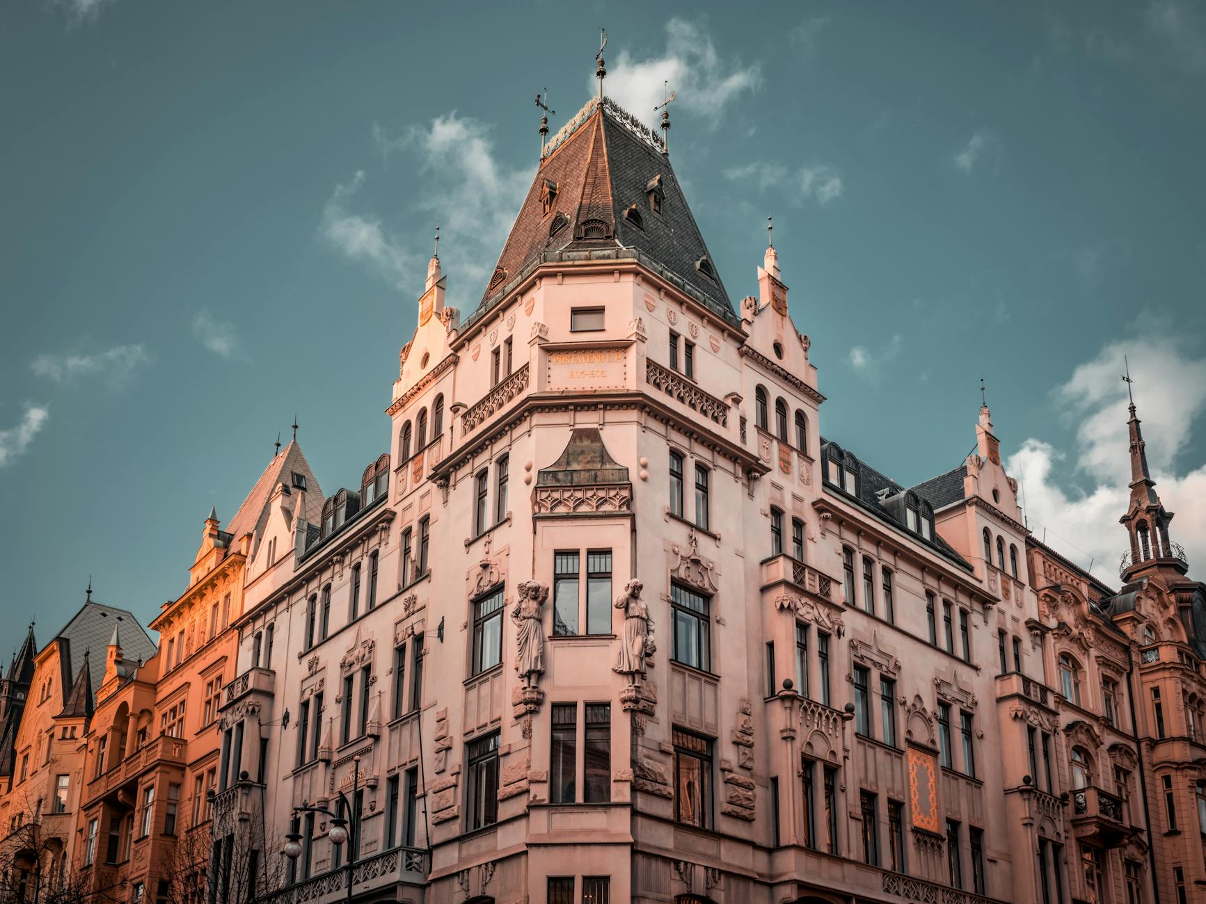 Как создать ИИ-инфлюенсера: Пошаговое руководство по построению виртуального бренда