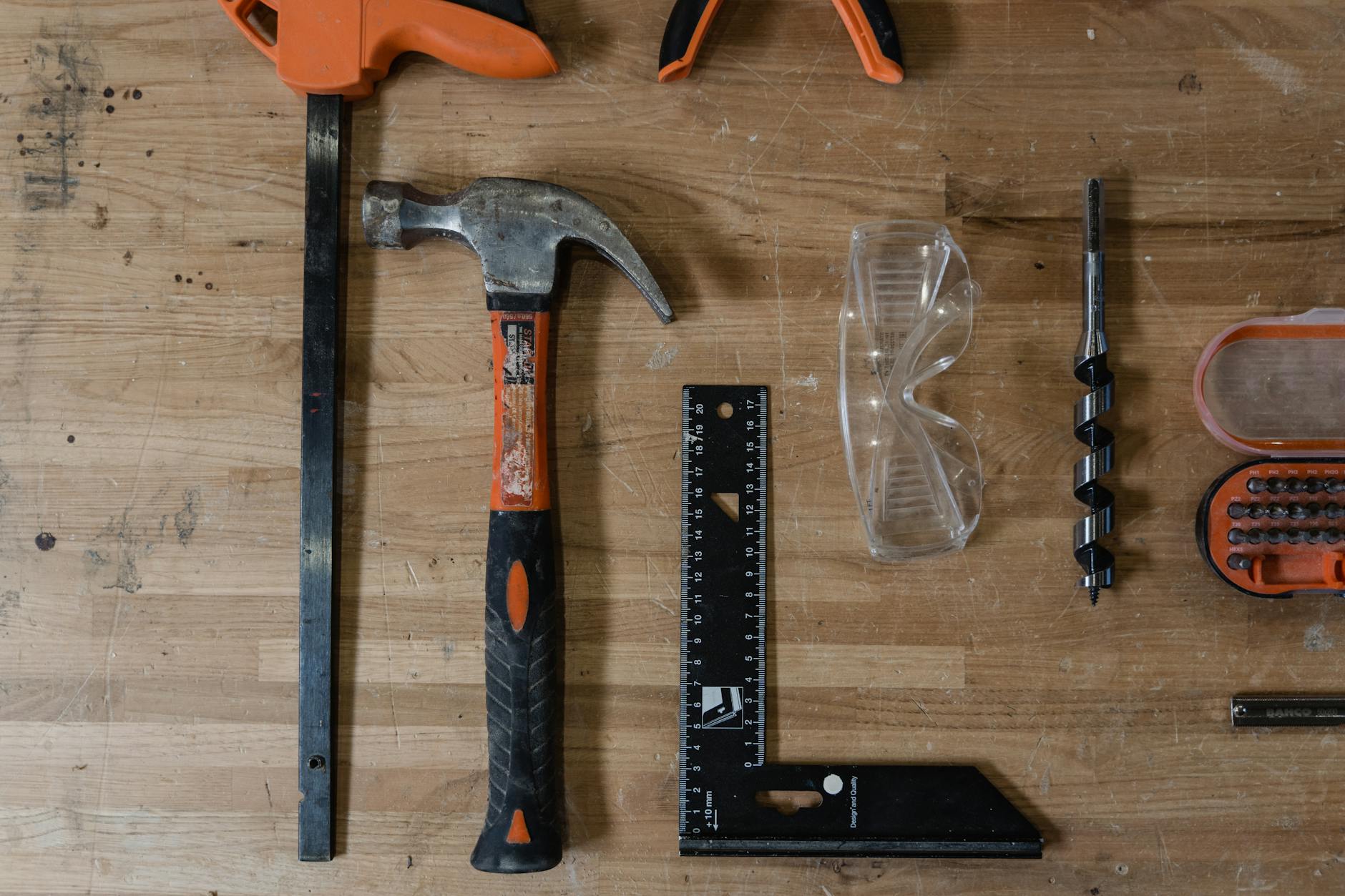 Топ-10 AI-инструментов для маркетологов, позволяющих создавать и улучшать визуальные материалы