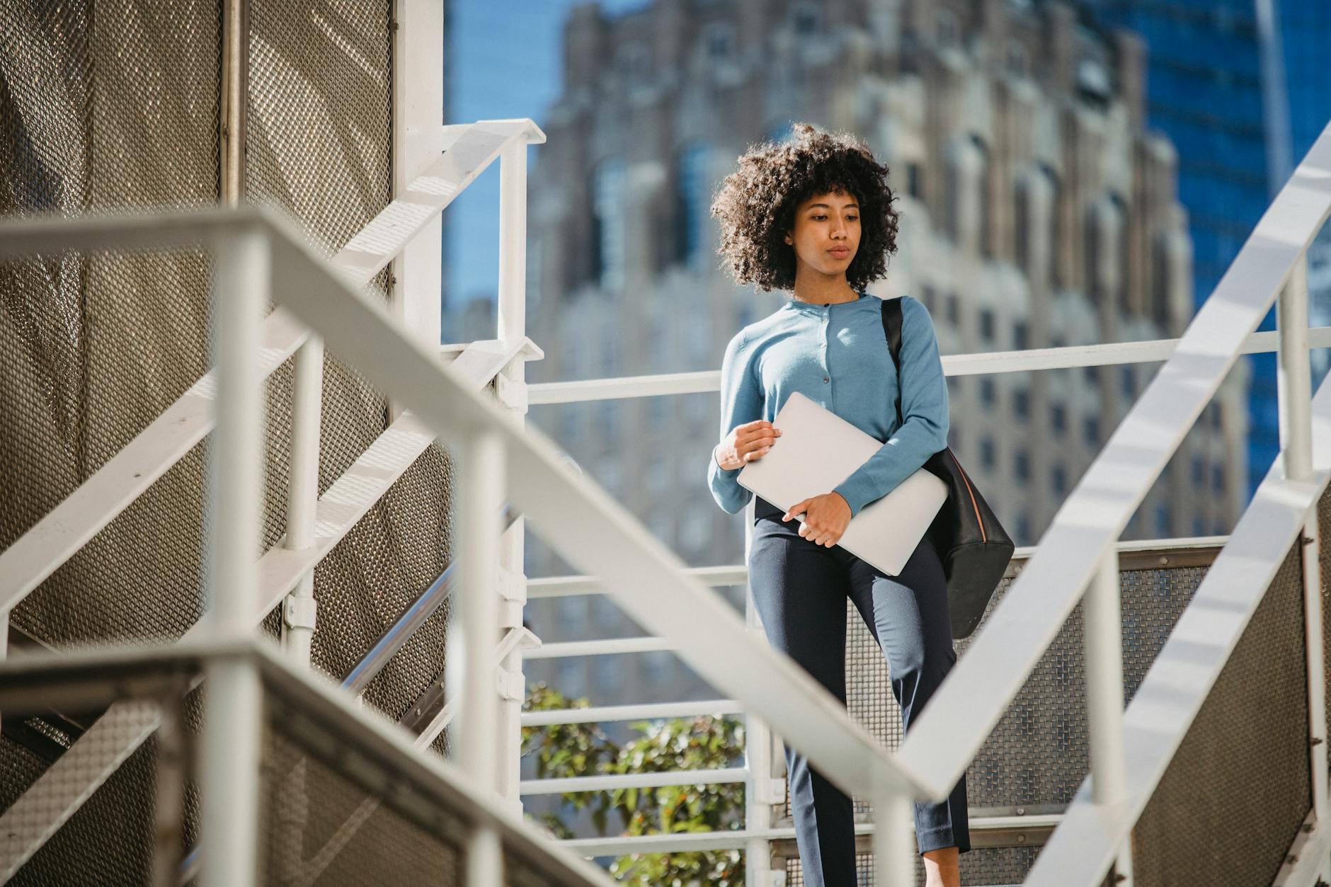Востребованные профессии, появившиеся благодаря революции ИИ: перспективные роли, формирующие будущее труда