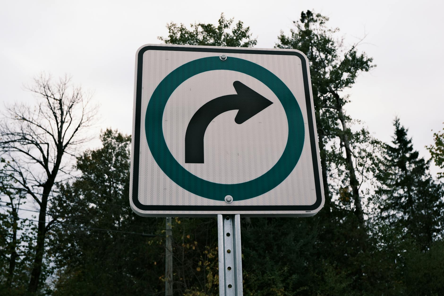 Превращайте длинные видео в потрясающие клипы с помощью ИИ — автоматически созданные подборки лучших моментов для социальных сетей.