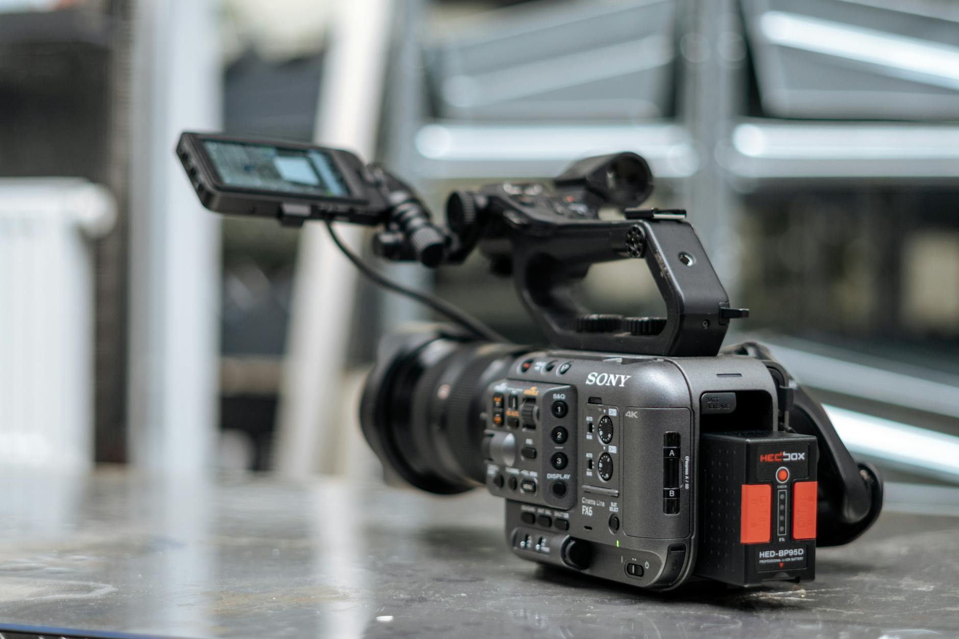 Veo3 - Видео в стиле "Photoshop 1990-го" — как ИИ изменит фирменное видео