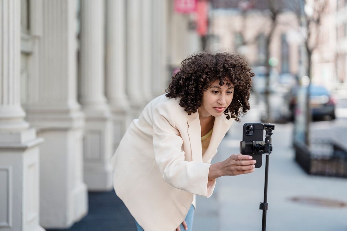 Social media apps where AI content disclosure rules apply