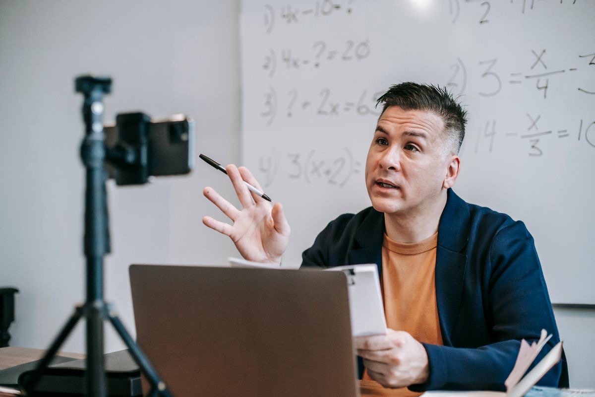 How to Send Personalized Video Outreach at Scale With AI in 2026