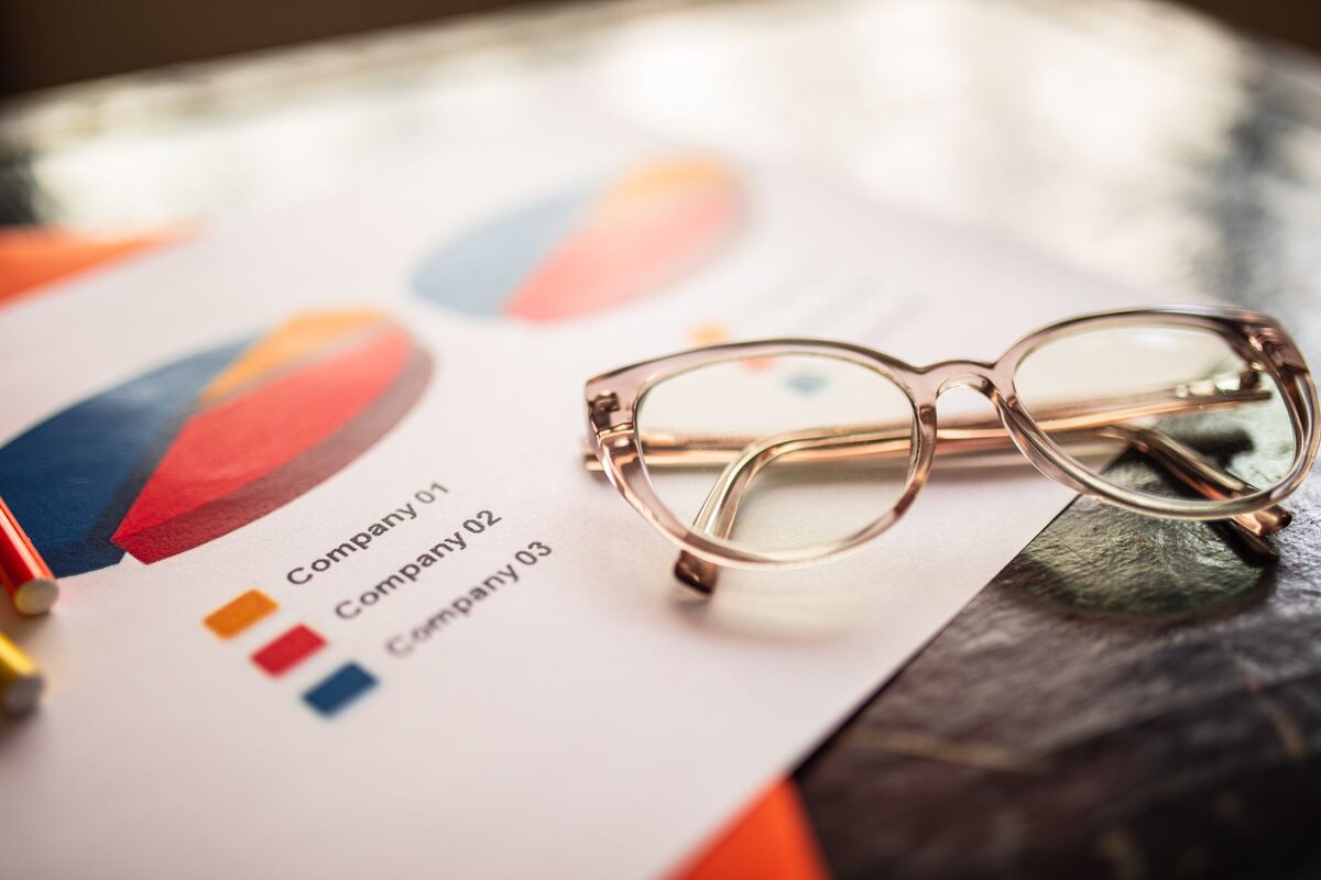 Comparing faceless YouTube niches by CPM and competition data